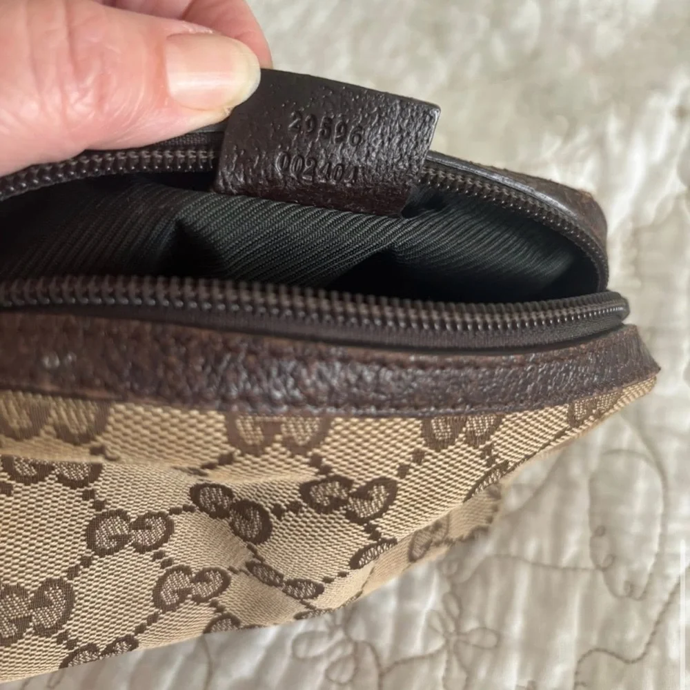 🎈SOLD🎈Gucci Monogram Pouch - Picture 3 of 7